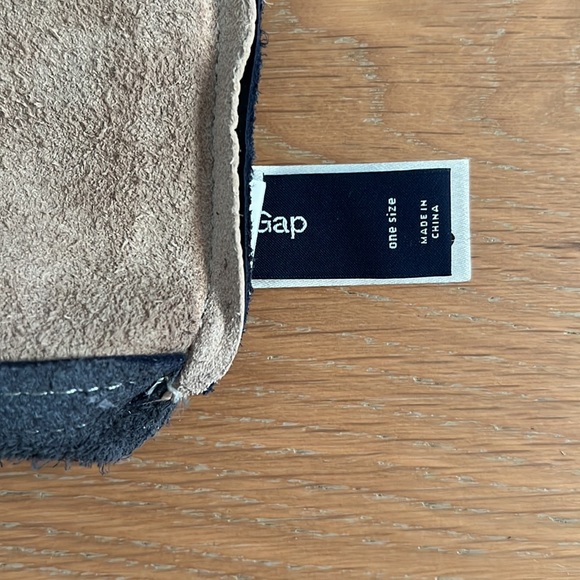 GAP Leather Two-Tone Wristlet Handbag Pouch - Navy and Cream - Picture 9 of 15